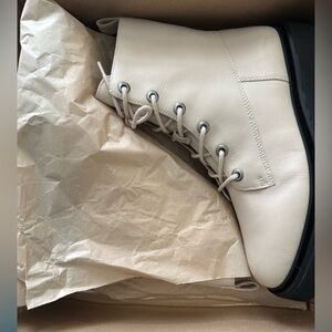 NWT Madewell Lace-Up Lugsole Boots in Leather - Harvest Moon ( White) size 9.5